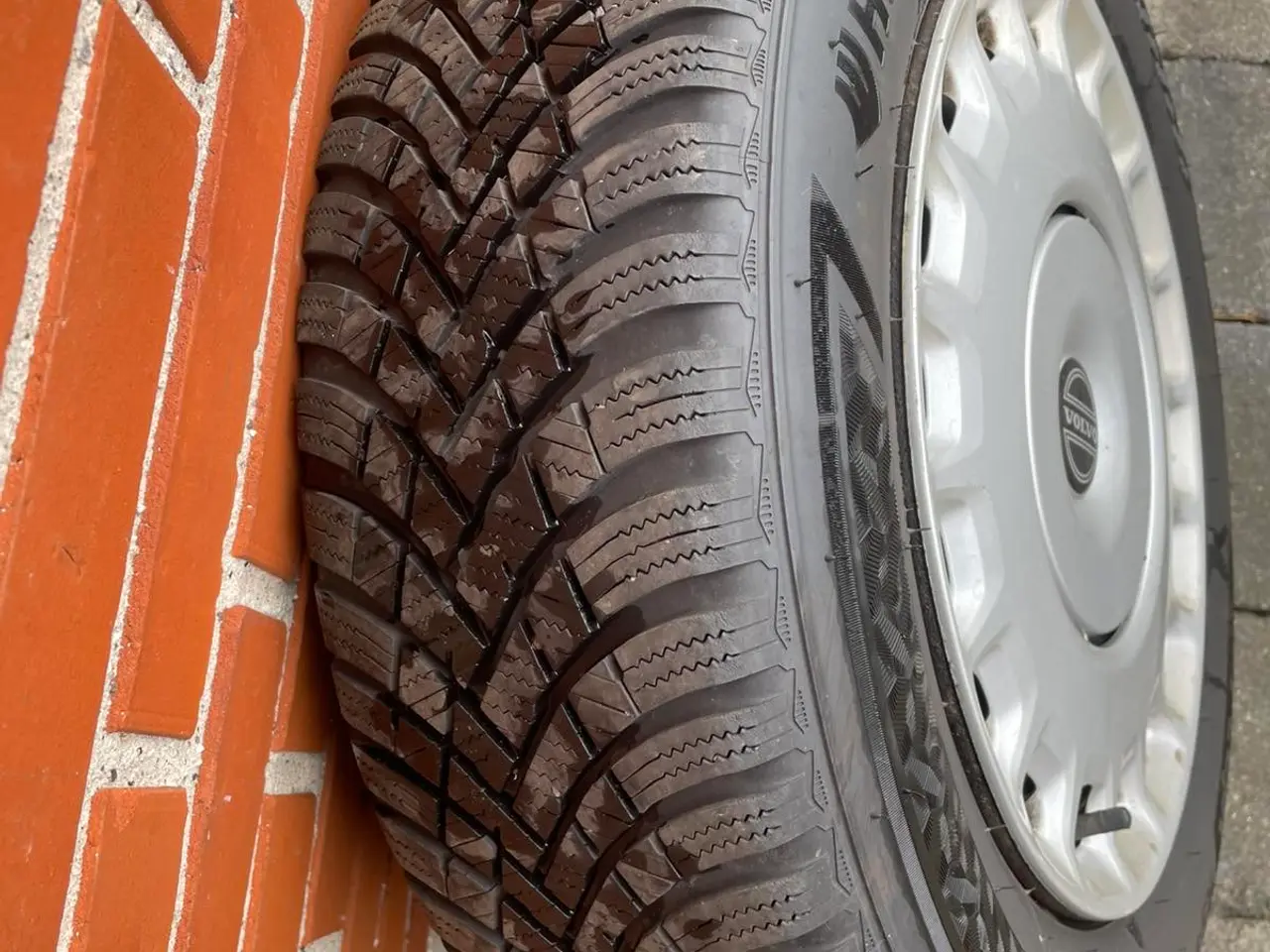 Billede 3 - 15 Originale VOLVO vinterhjul med gode vinterdæk