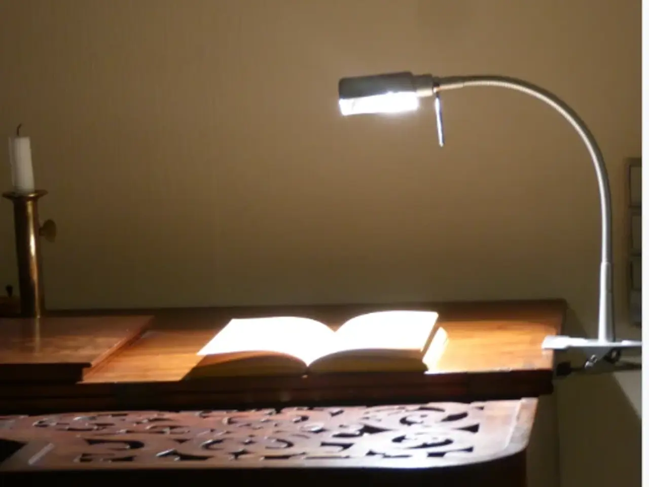 Billede 1 - Arbejds-hobby-reol-senge-klaver-lampe