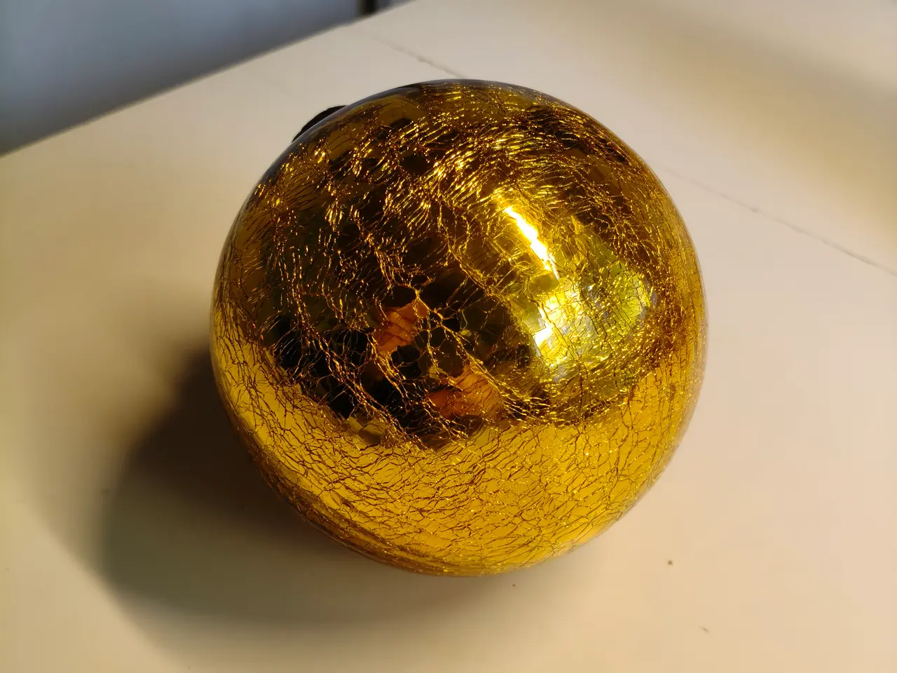 Billede 2 - Stor krakeleret glas guld julekugle.