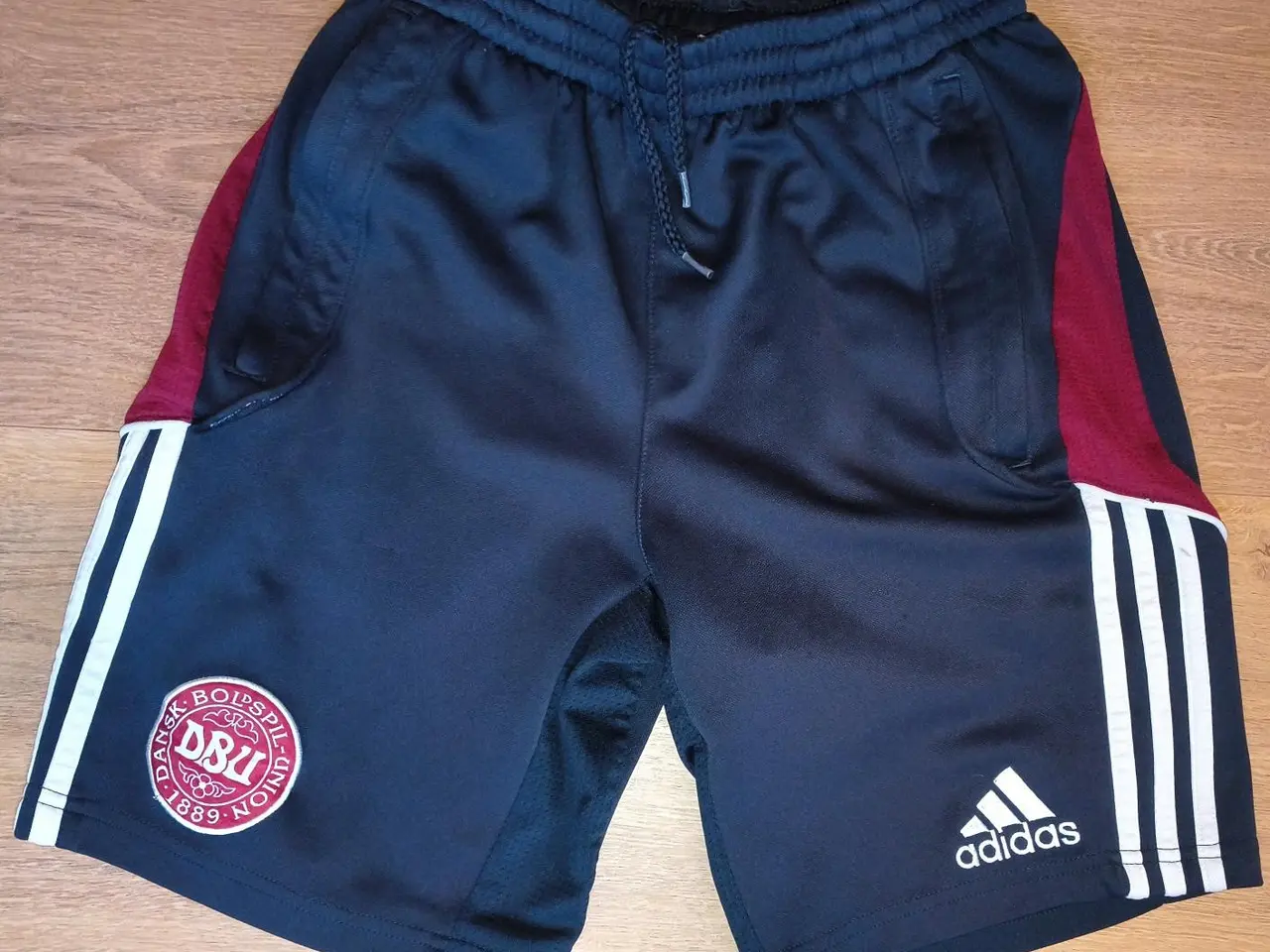 Billede 1 - DANMARK/DBU SHORTS, STR 13-14 ÅR, I FLOT STAND