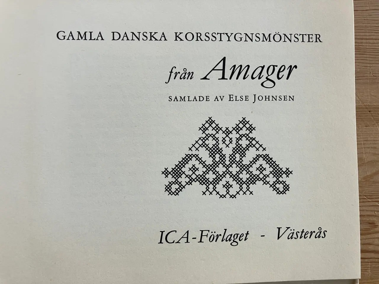 Billede 12 - To gamle håndarbejdshæfter, korssting m.m.