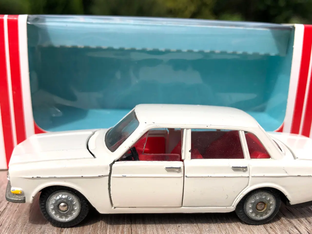 Billede 1 - TEKNO...VOLVO 144 med ORIGINALÆSKE