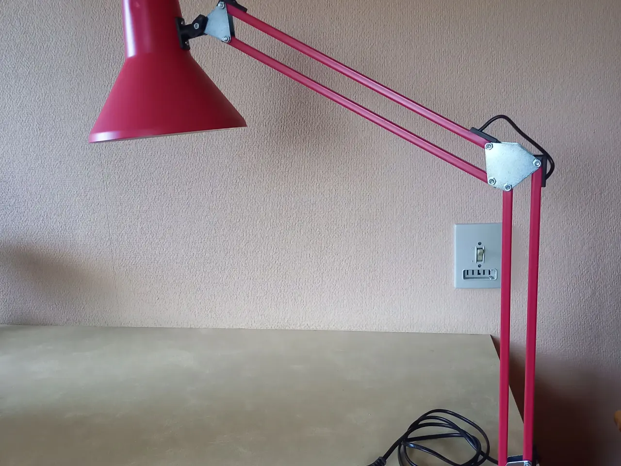 Billede 1 - Arkitektlampe ceriserød - ny og ubrugt