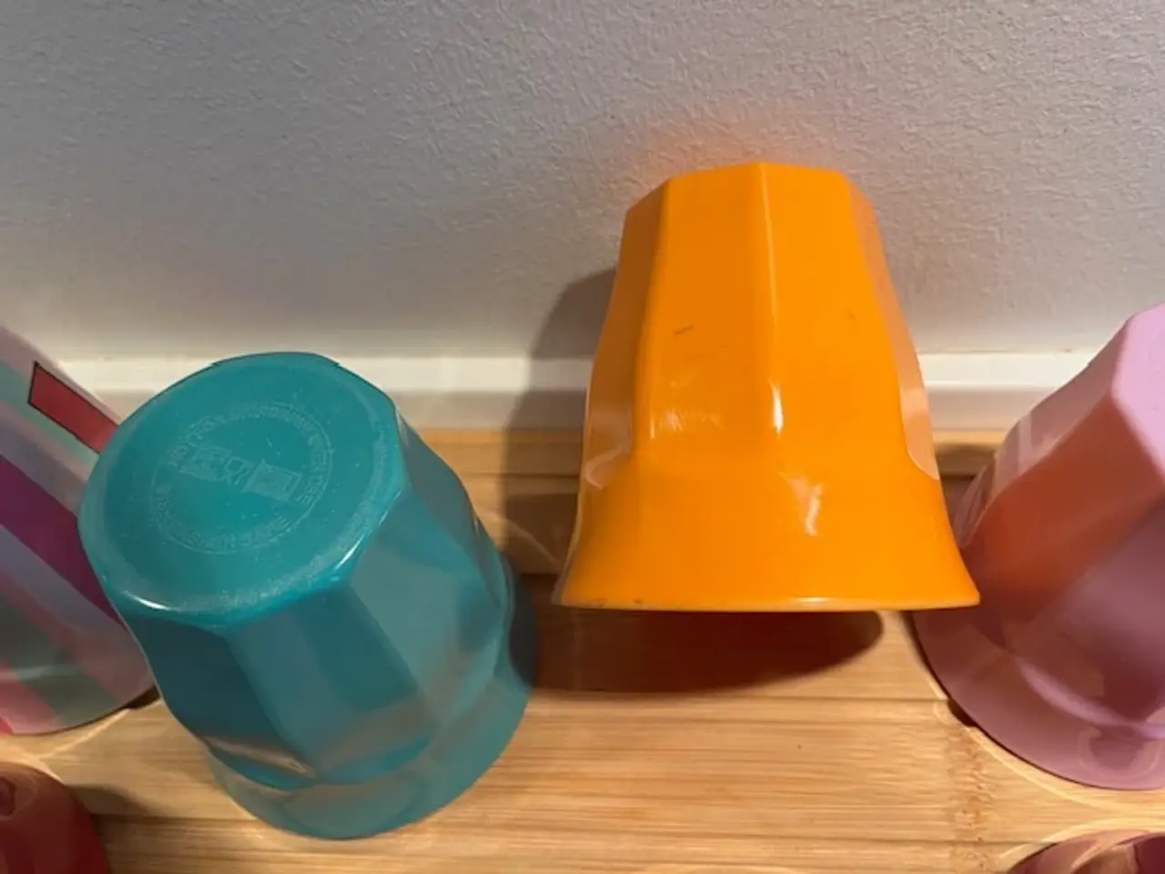 Billede 5 - Farverige Melaminkopper (8 store og 2 små)