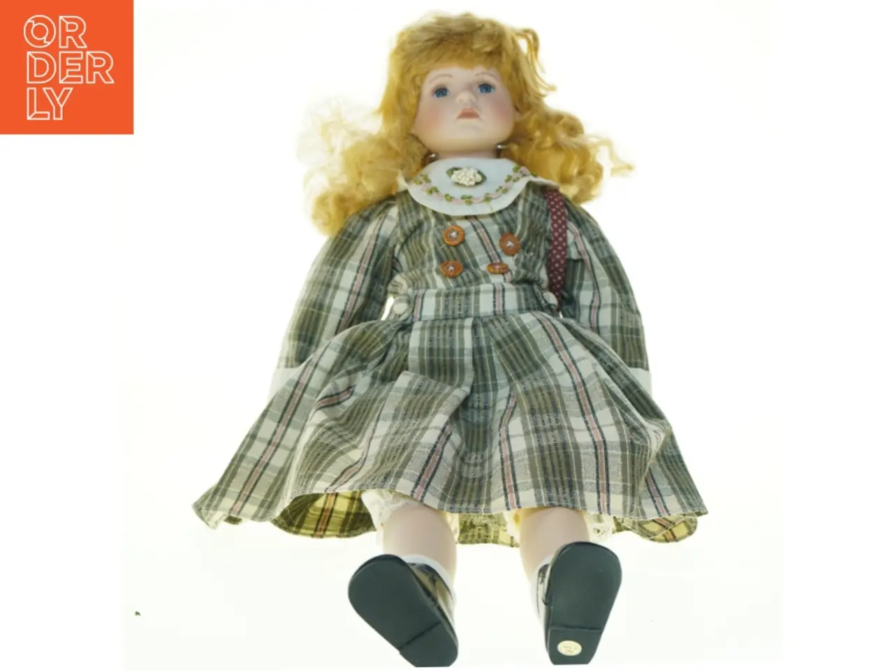 Billede 1 - Porcelænsdukke med ternet kjole (str. 70 cm)