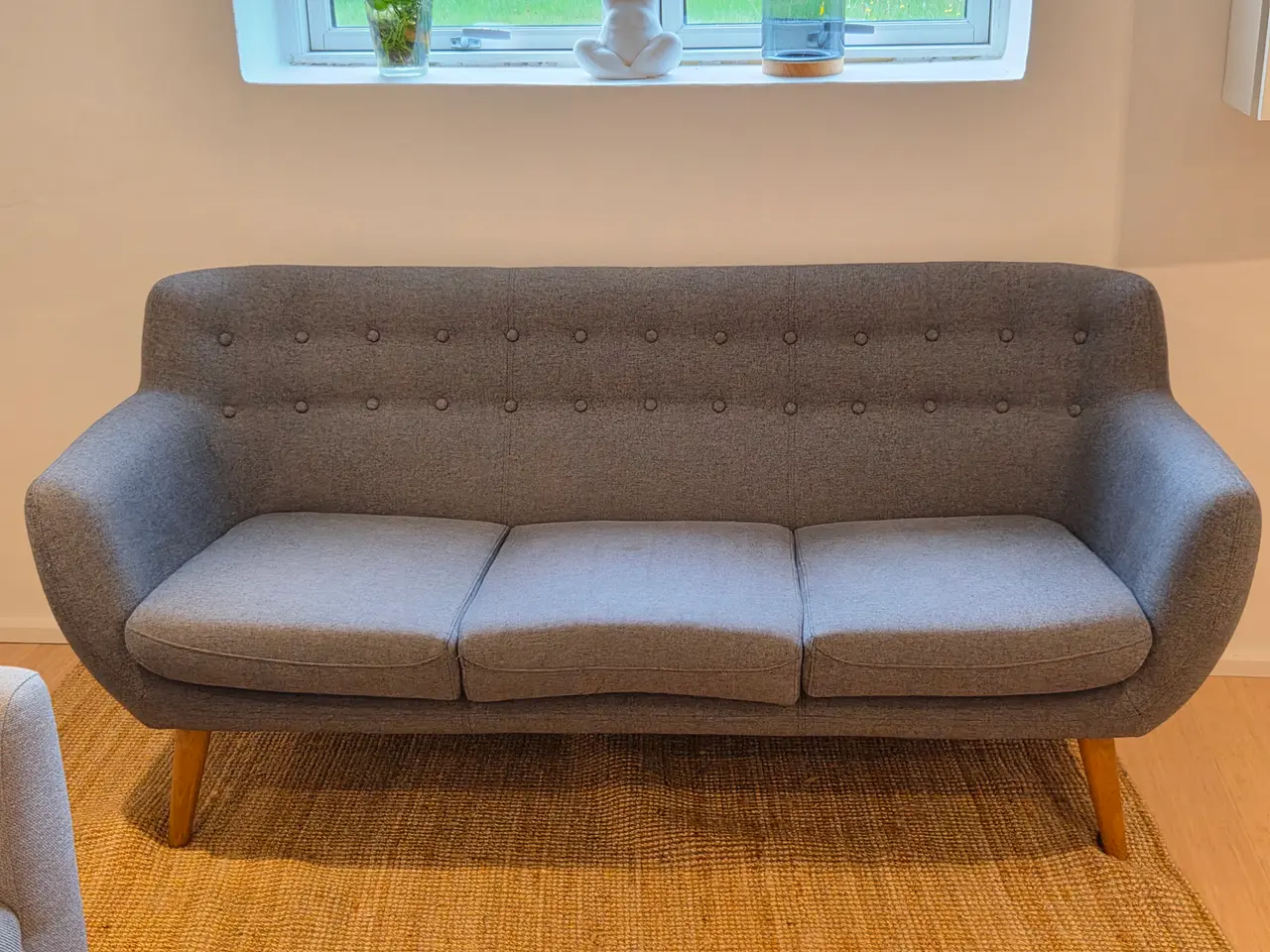 Billede 1 - Mørkegrå 2 personers sofa