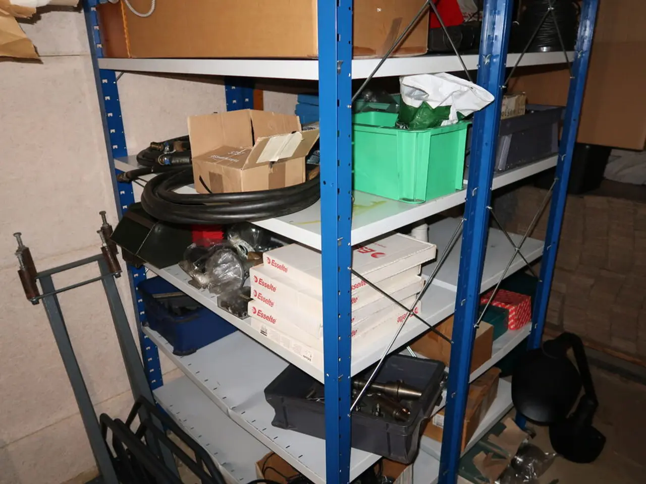 Billede 8 - Div. Varelager og reservedele