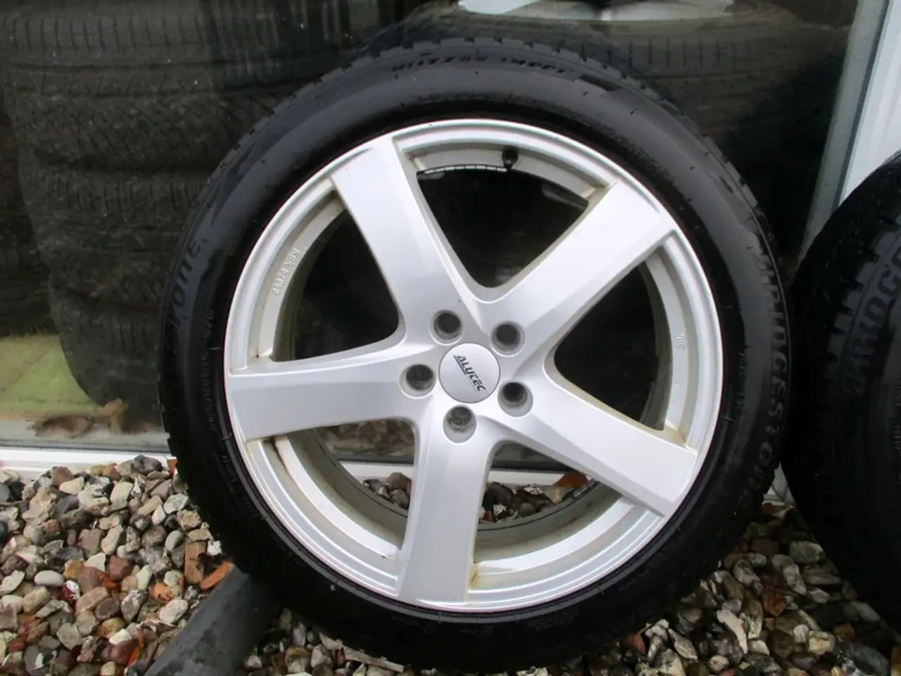 Billede 2 - 19" Alutec 5X108 ET45 Bridgestone 205/55/19" 97H