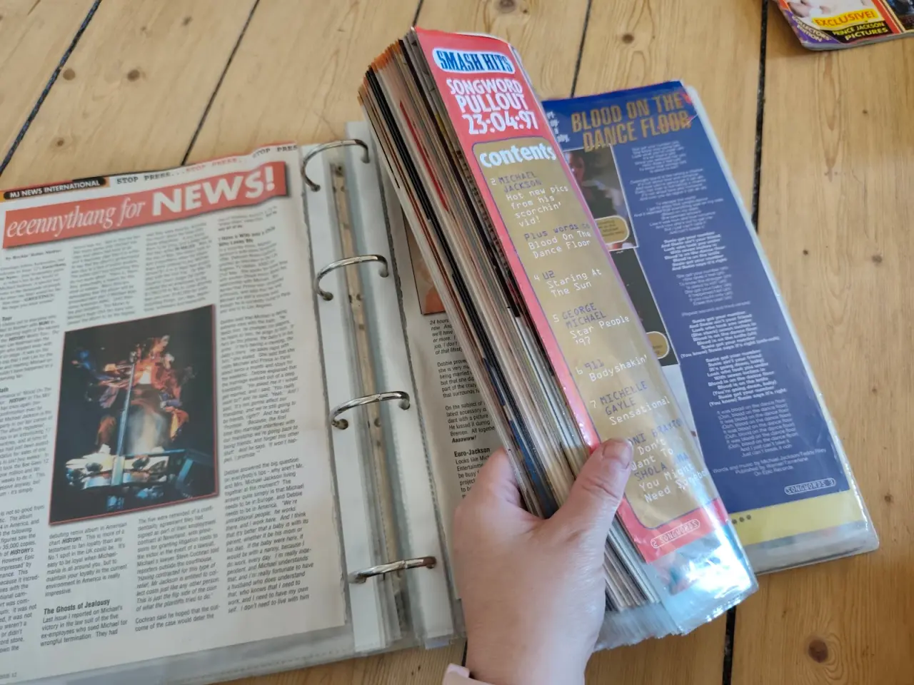 Billede 3 - Hvid ringbind med Michael Jackson