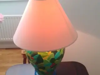 Bordlampe med unik bemaling