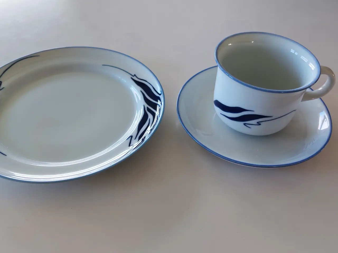 Billede 1 - Kaffekopper med tallerkner