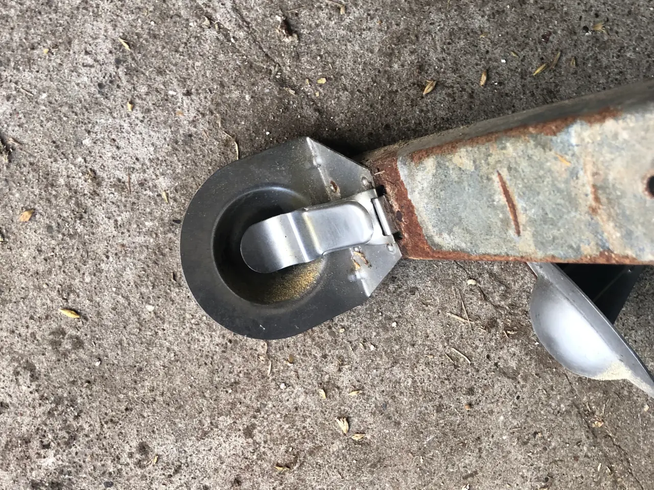 Billede 5 - Drikke dunke til smågrise mm.