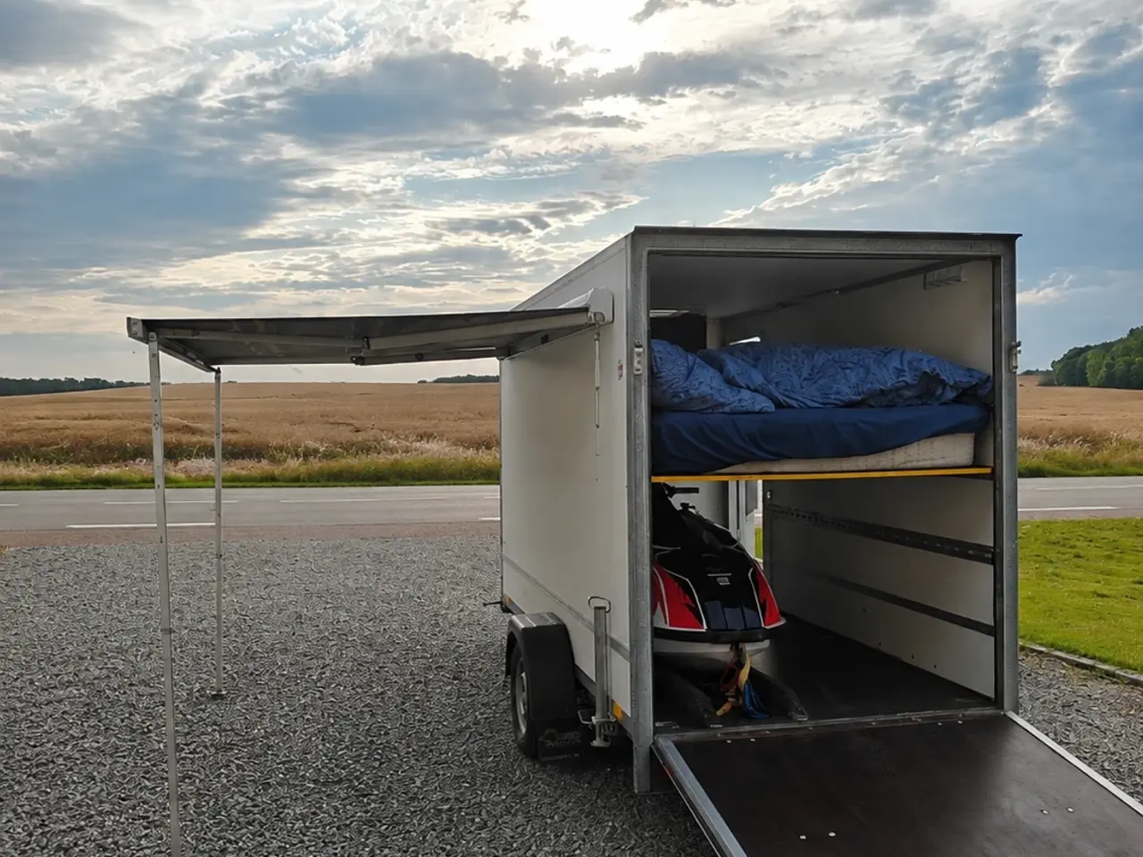 Billede 1 - Blyss lukket trailer