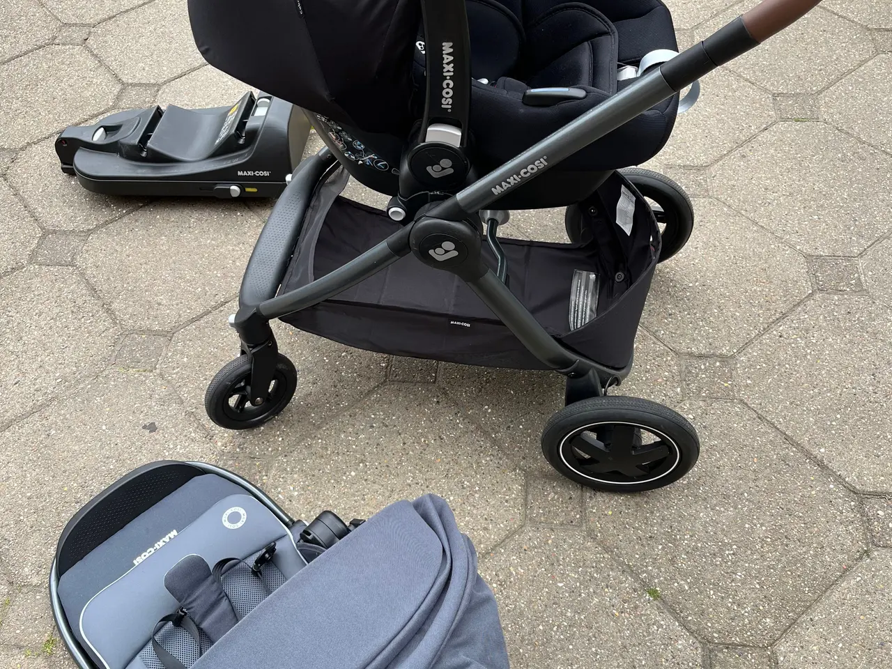 Billede 4 - Maxi Cosi autostol og klapvogn
