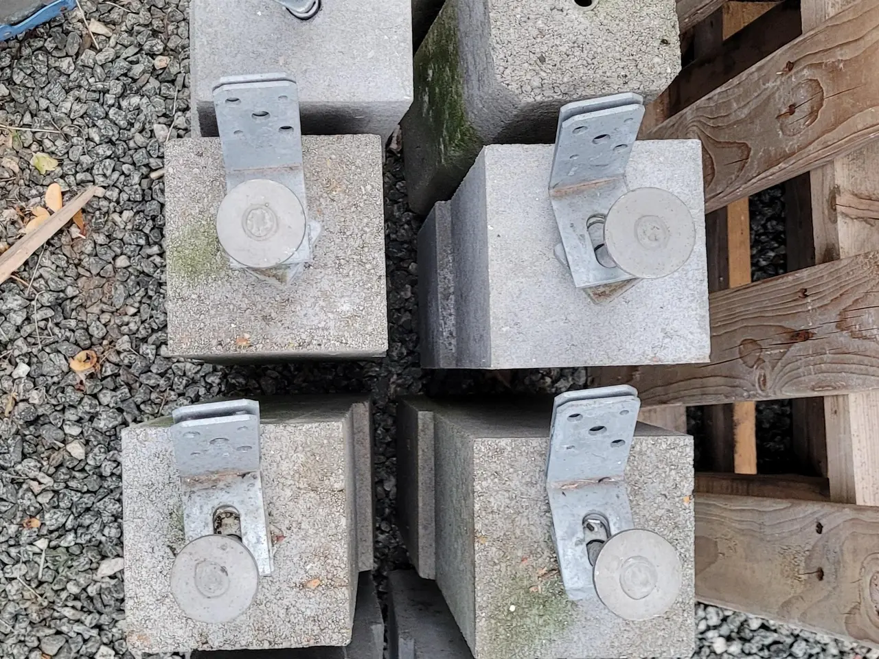Billede 4 - Stolpesten i beton.