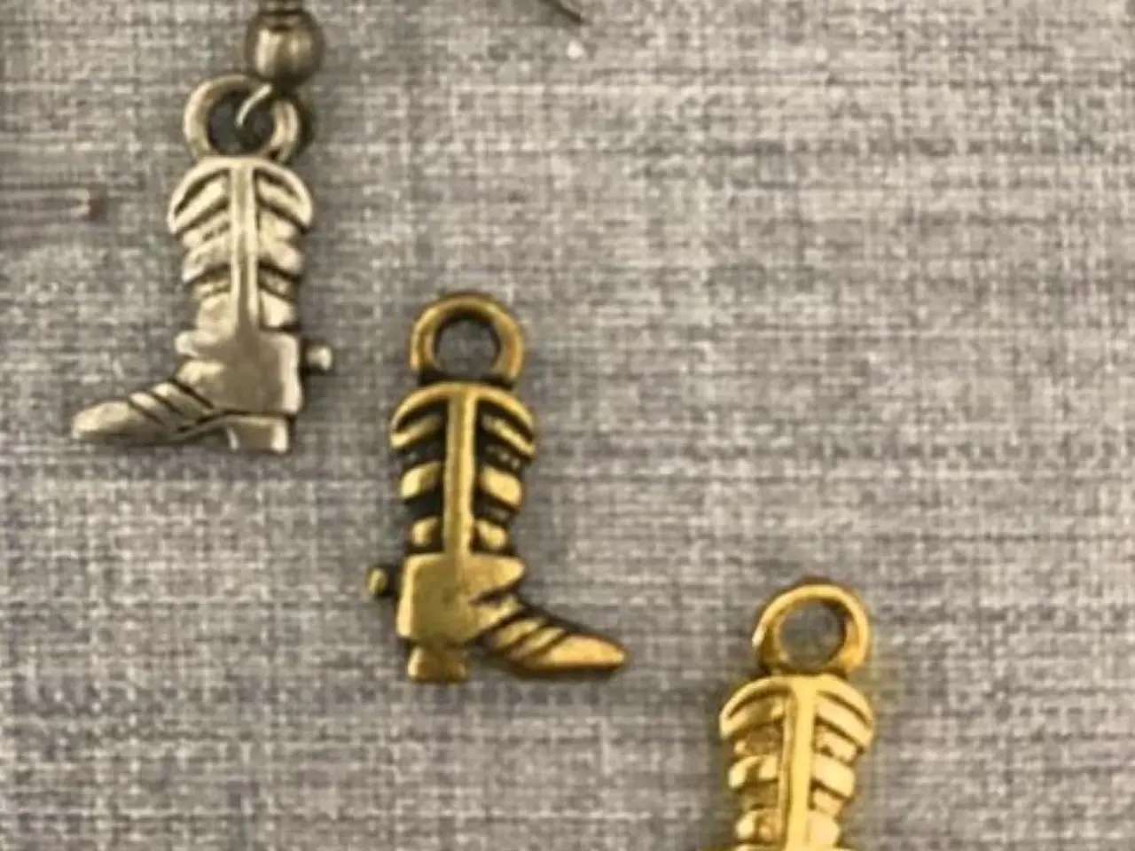 Billede 2 - Charms med COWBOYSTØVLER - Sølv - Bronze