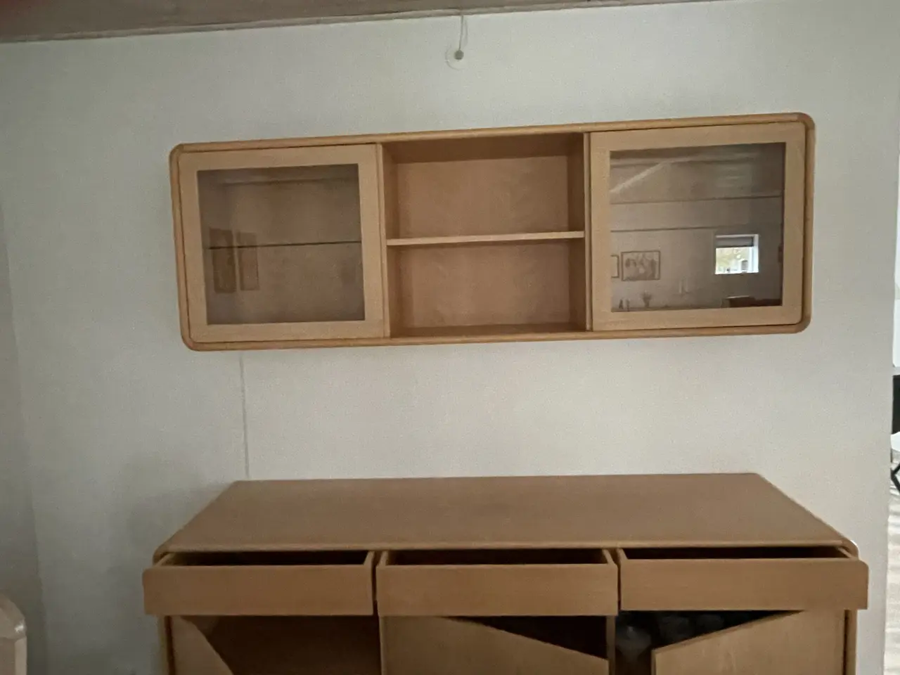 Billede 2 - Klim skænk + Vitrine 