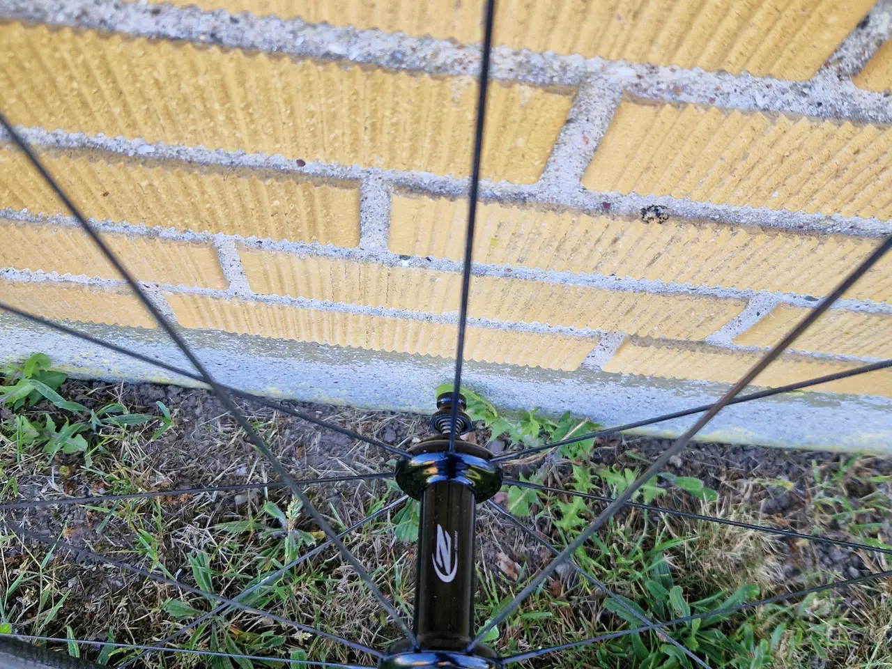 Billede 1 - 28" Carbon forhjul 