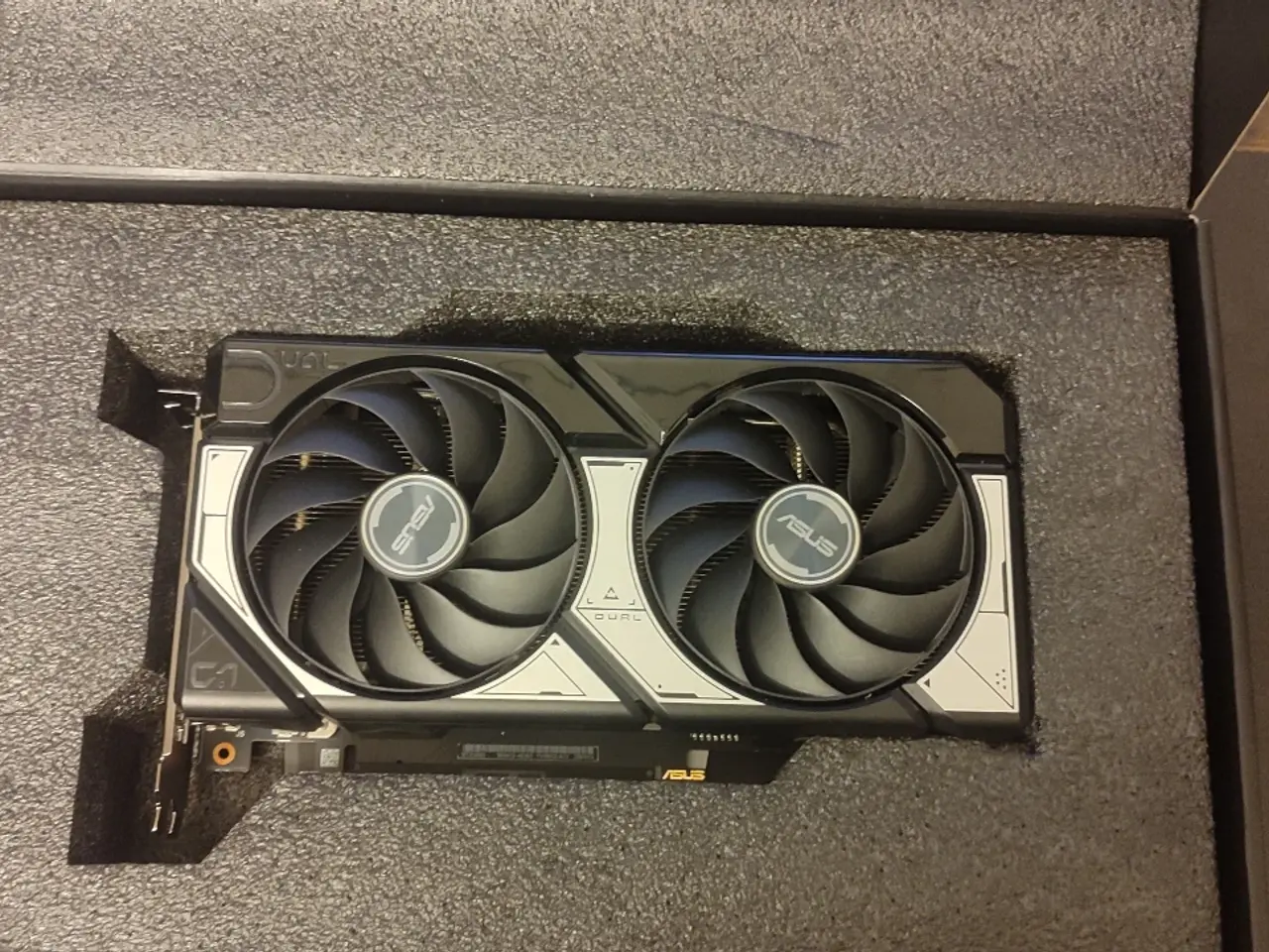 Billede 7 - ASUS Dual GeForce RTX 5060 OC Edition 8GB