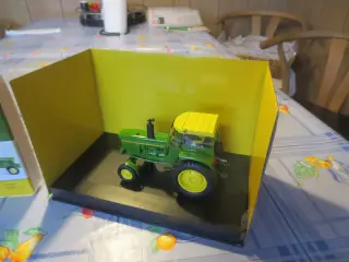 1 stk Ny John Deere 3120 modeltraktor i metal