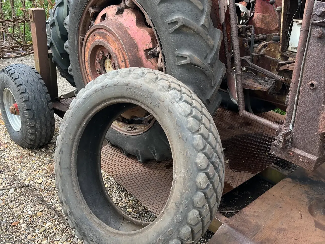 Billede 10 - Div dæk til traktor