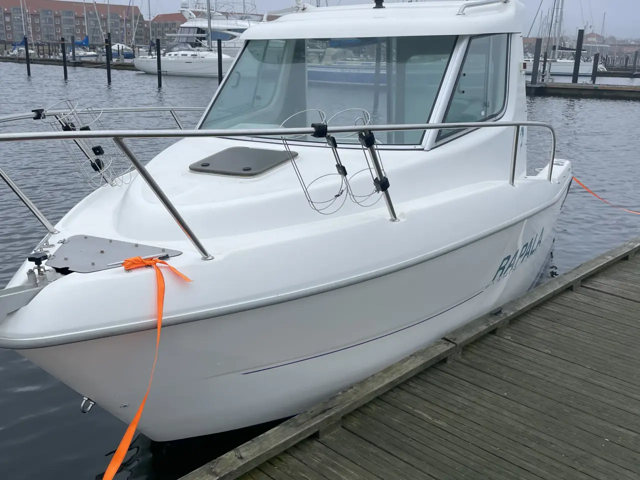 Billede 1 - Velholdt motorbåd med meget udstyr.