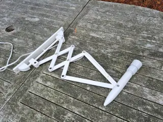 Flot hvid sakselampe i dansk design 