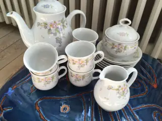 Kaffestel med små kopper