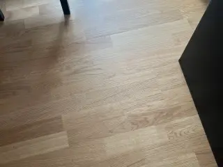 Parket/klikgulv - eg, matlak. Lidt over 3 m2