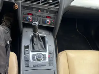 Velkørende Audi A6 2,4 med manuel gear