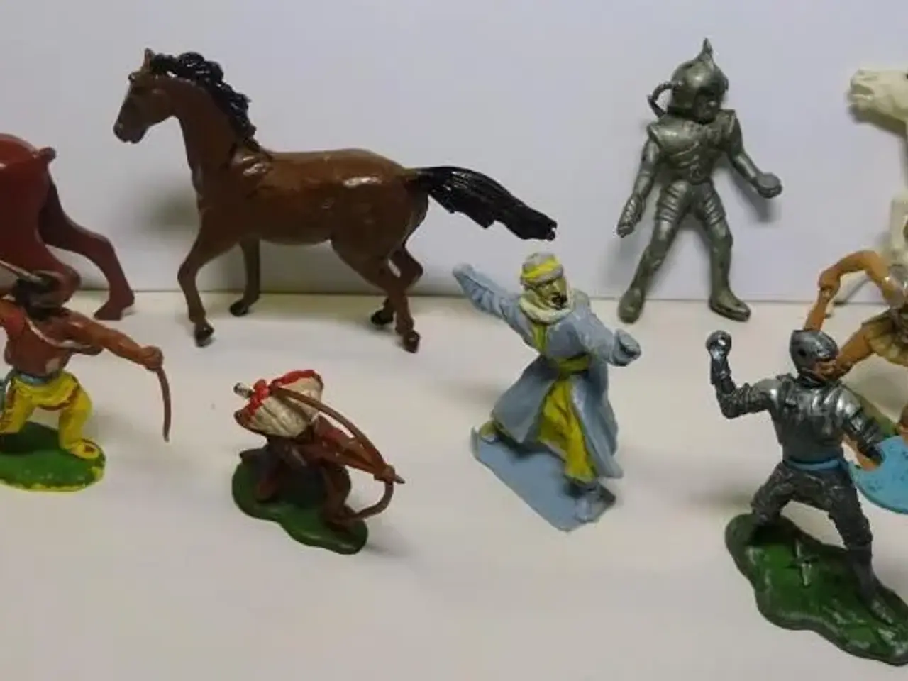 Billede 5 - Plast legetøj figurer.