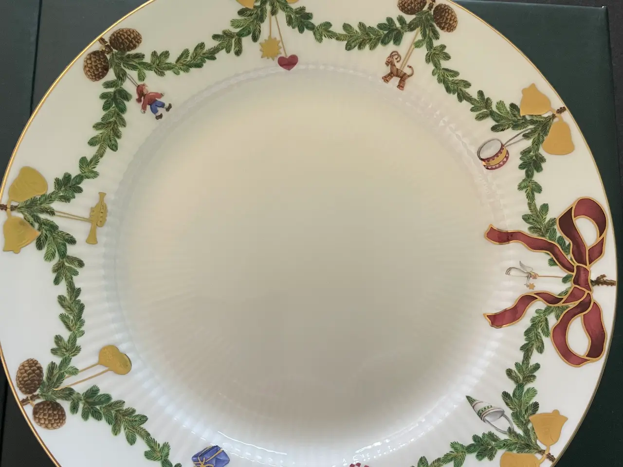 Billede 1 - Royal Copenhagen stjerne riflet tallerken