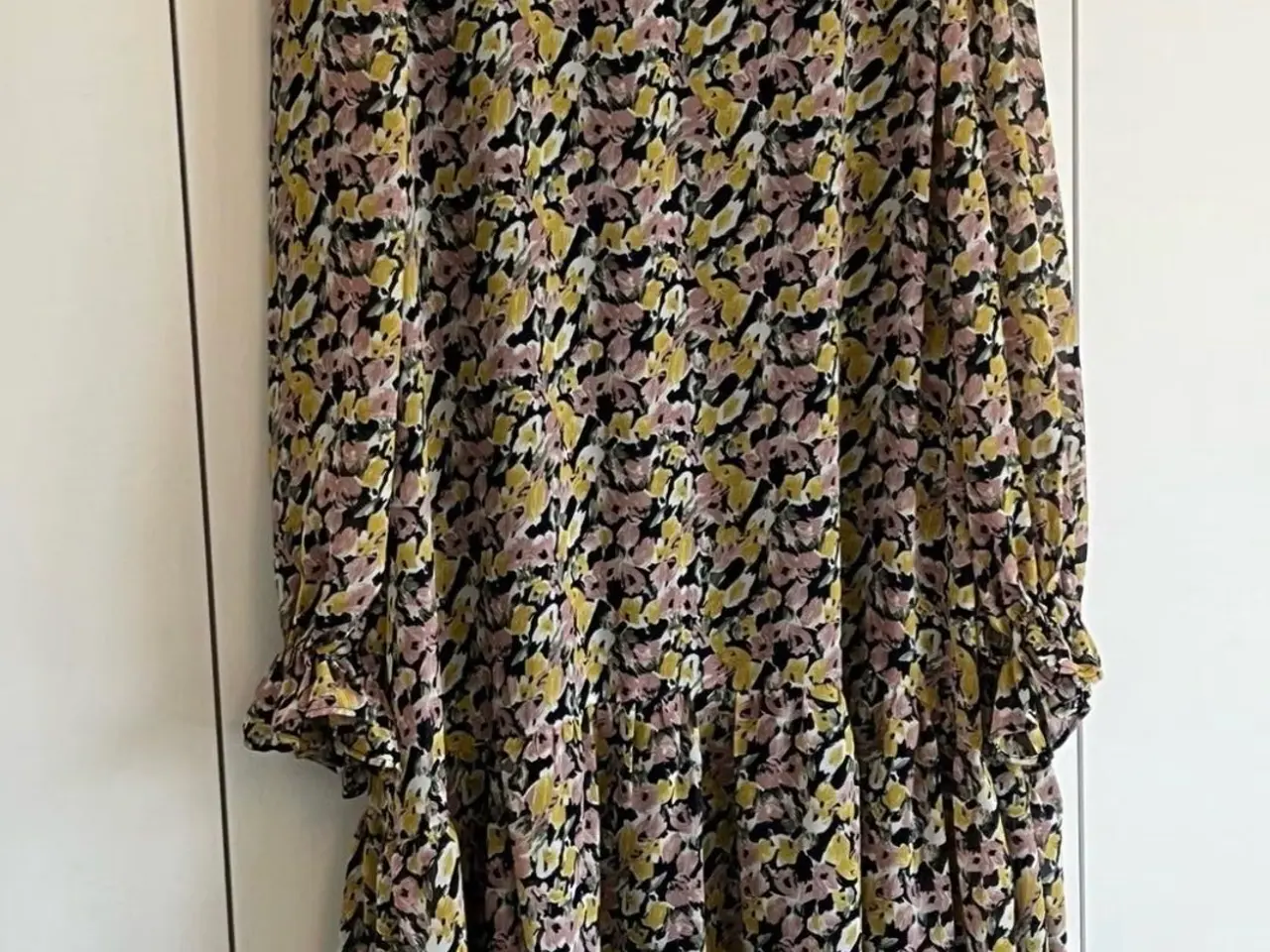 Billede 2 - Mønstret kjole fra Only Neon & Nylon