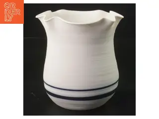 Keramikvase med bølget kant fra Susanne Bolt (str. Ø 13 cm længde 14 cm)