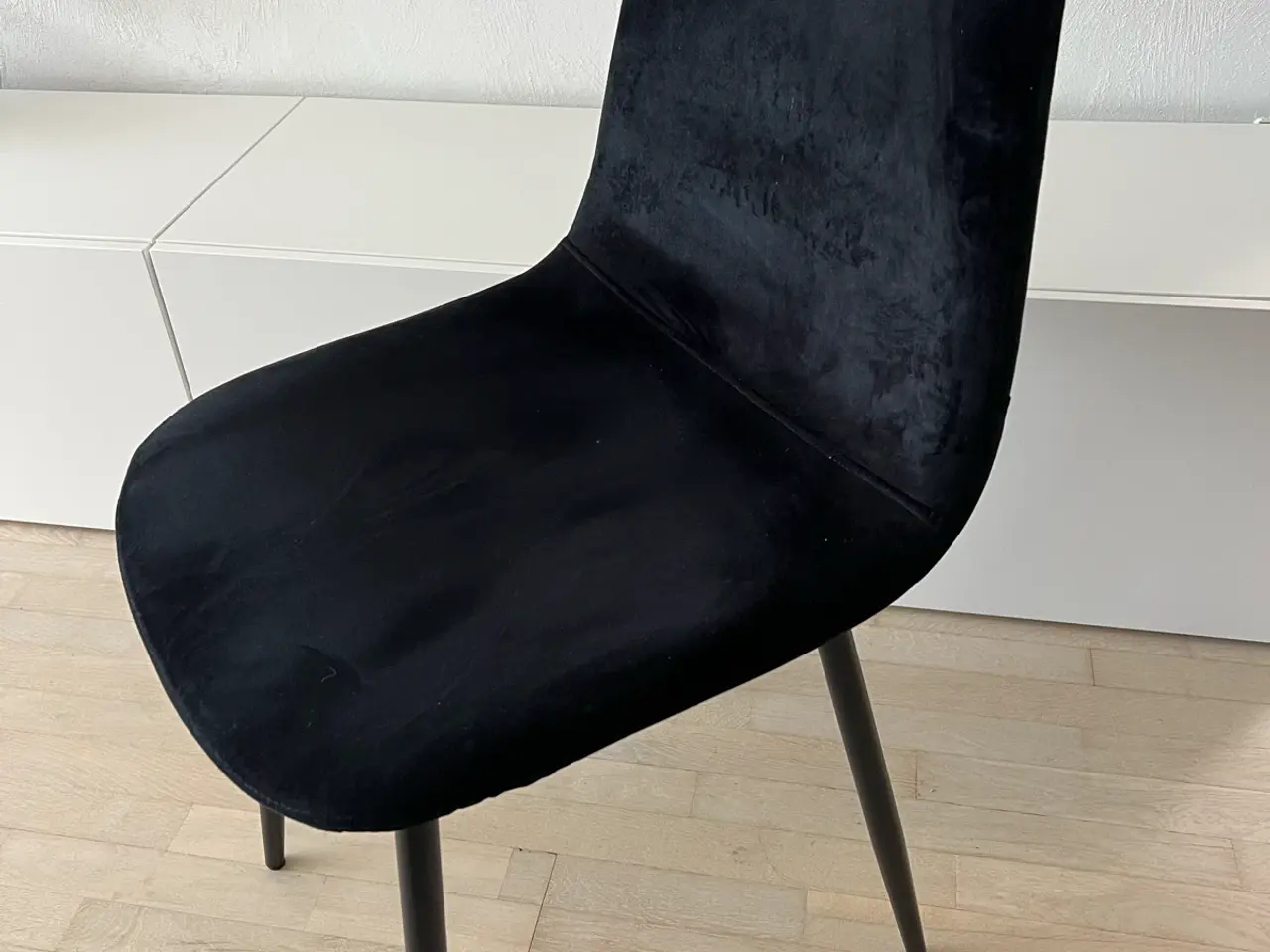 Billede 2 - Sorte velour spisebordsstole