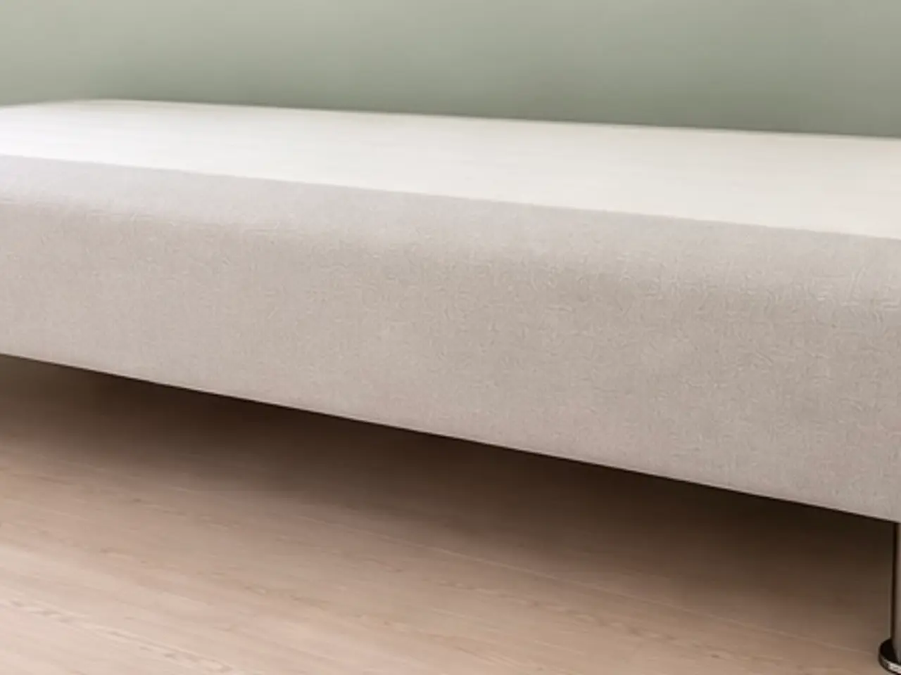 Billede 3 - Elegant og stilren seng fra JYSK – 90 × 200 cm