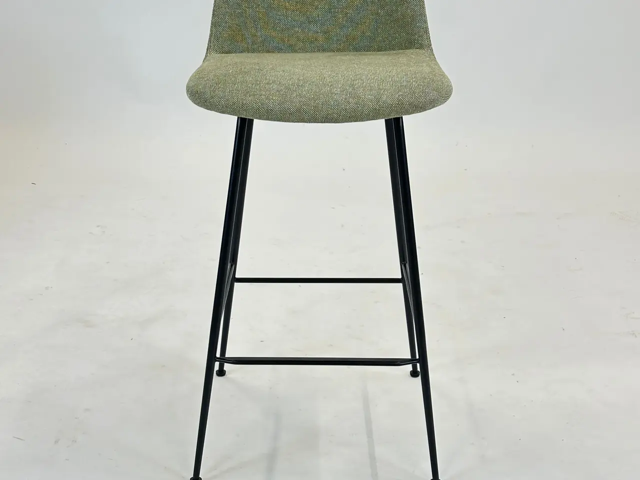 Billede 3 - &tradition Rely Barstol – Grøn med Sort Stel SH 65 cm