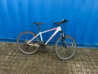 GT Aggressor Hvid Mountainbike