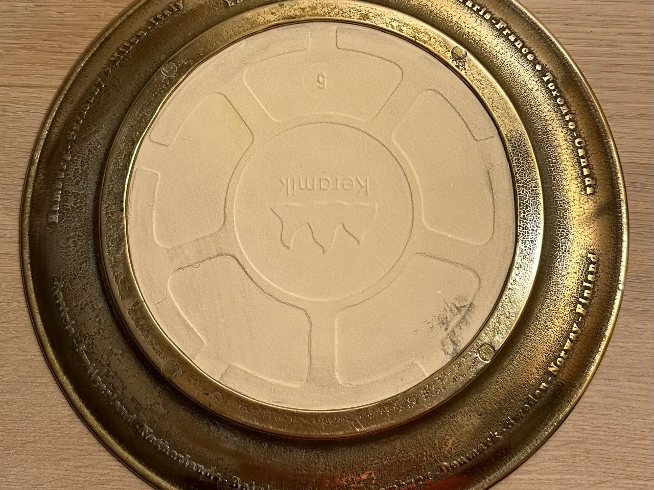 Billede 8 - To vintage platter af keramik og messing