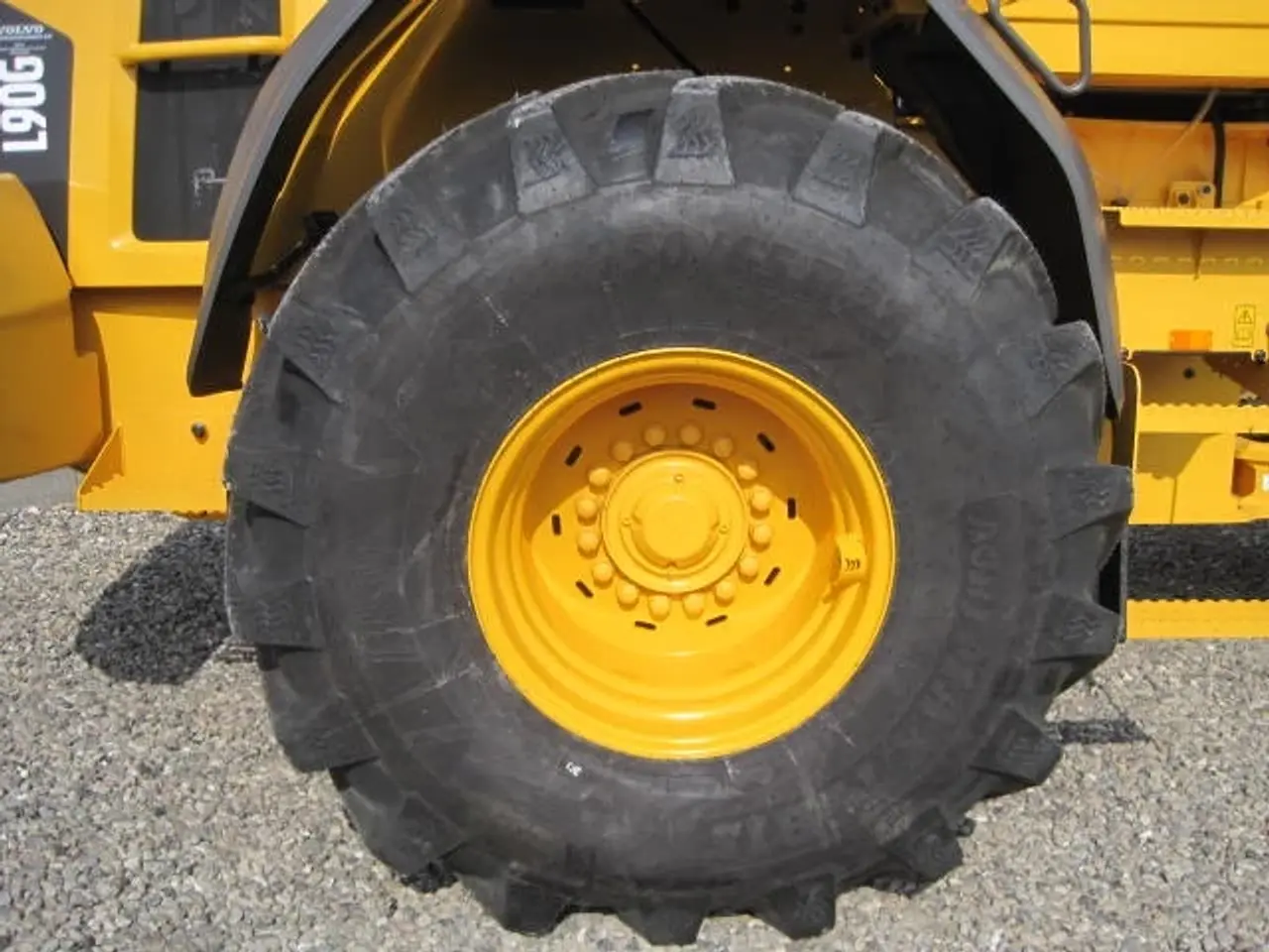 Billede 1 - BKT SÆT TILBUD 750/65R26 med fælge