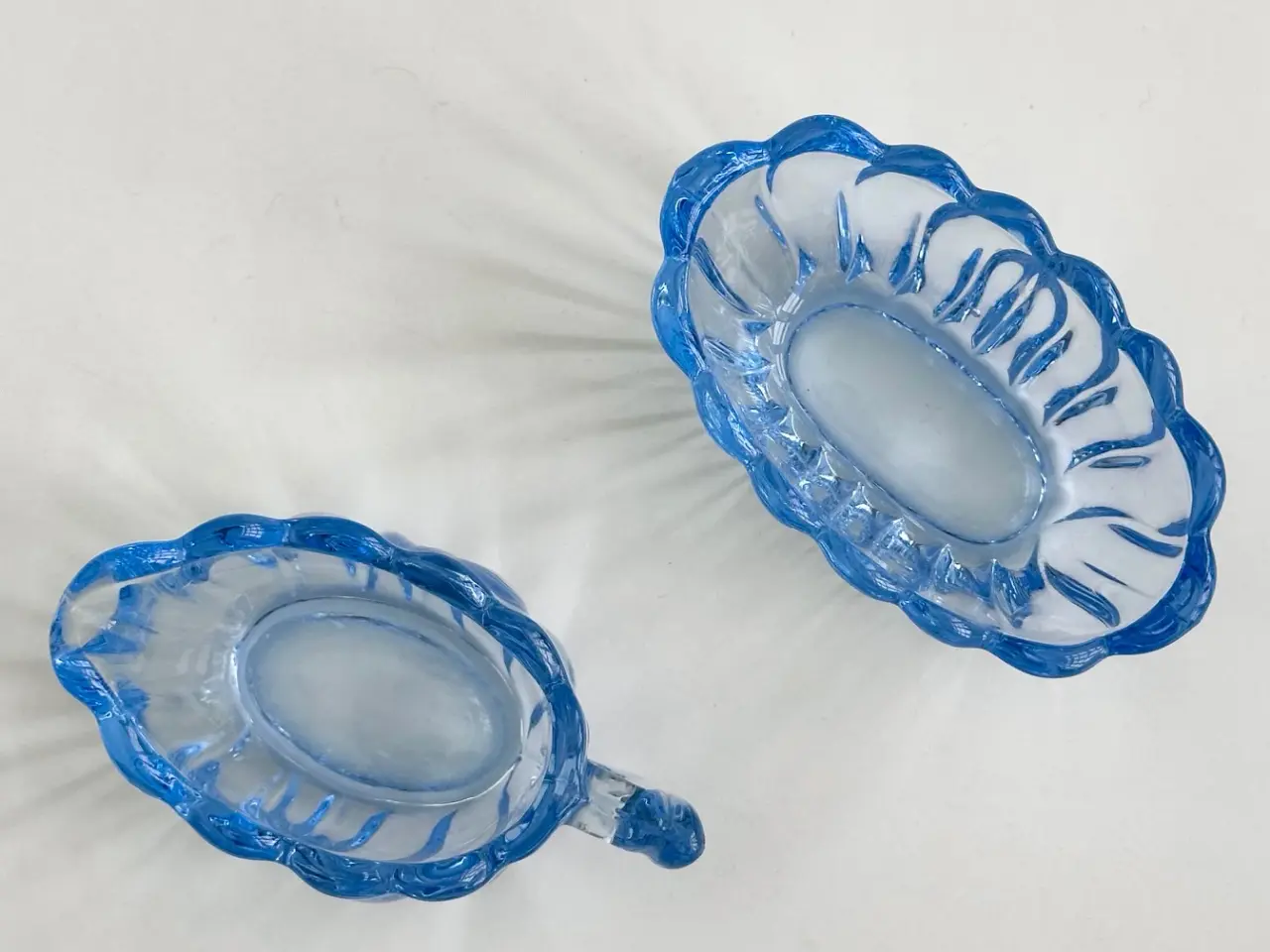 Billede 5 - Sukker- og flødesæt, lyseblåt glas