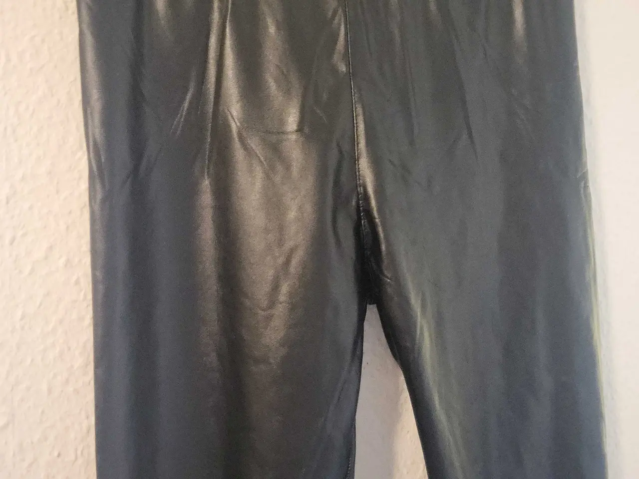 Billede 3 - Sorte & Lyserøde Latex Leggins