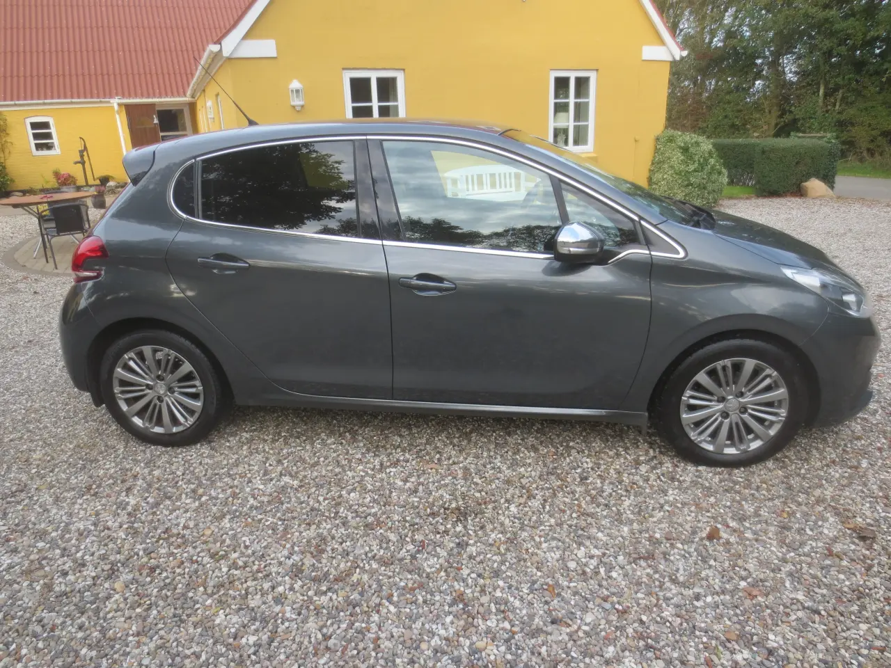 Billede 5 - Peugeot 208 1.6 BLUE HDi År 17. Synet 12/25.