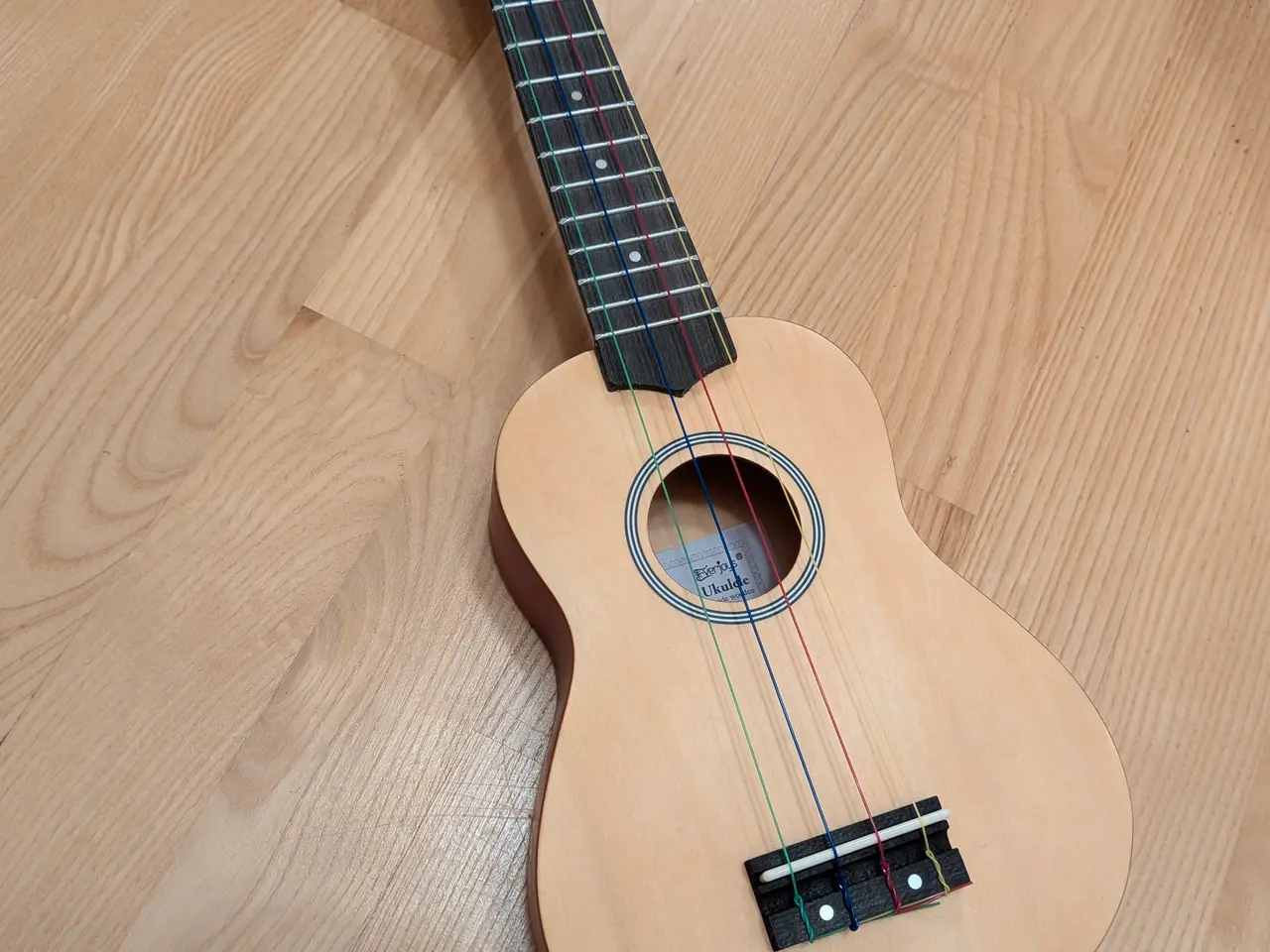 Billede 4 - Everjoys ukulele med taske og tilbehør – ubrugt