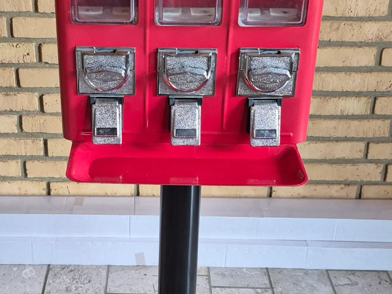 Billede 1 - Slikautomat med 3 separate rum.