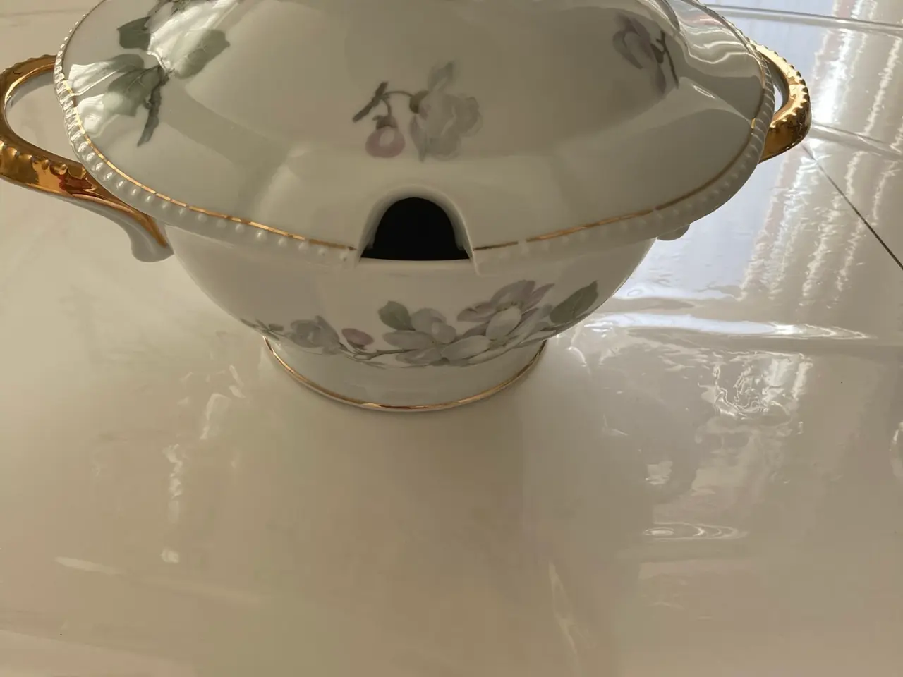 Billede 1 - Suppeterrin porcelæn