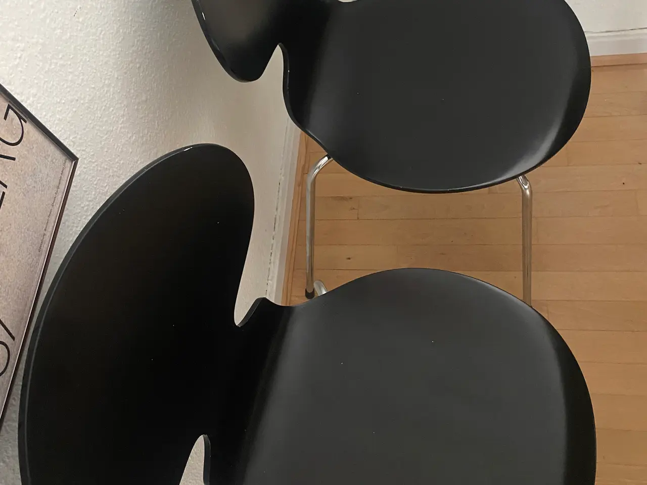 Billede 5 - 7 myrestole 8000kr i alt 6 sorte , 1 sart lyserød