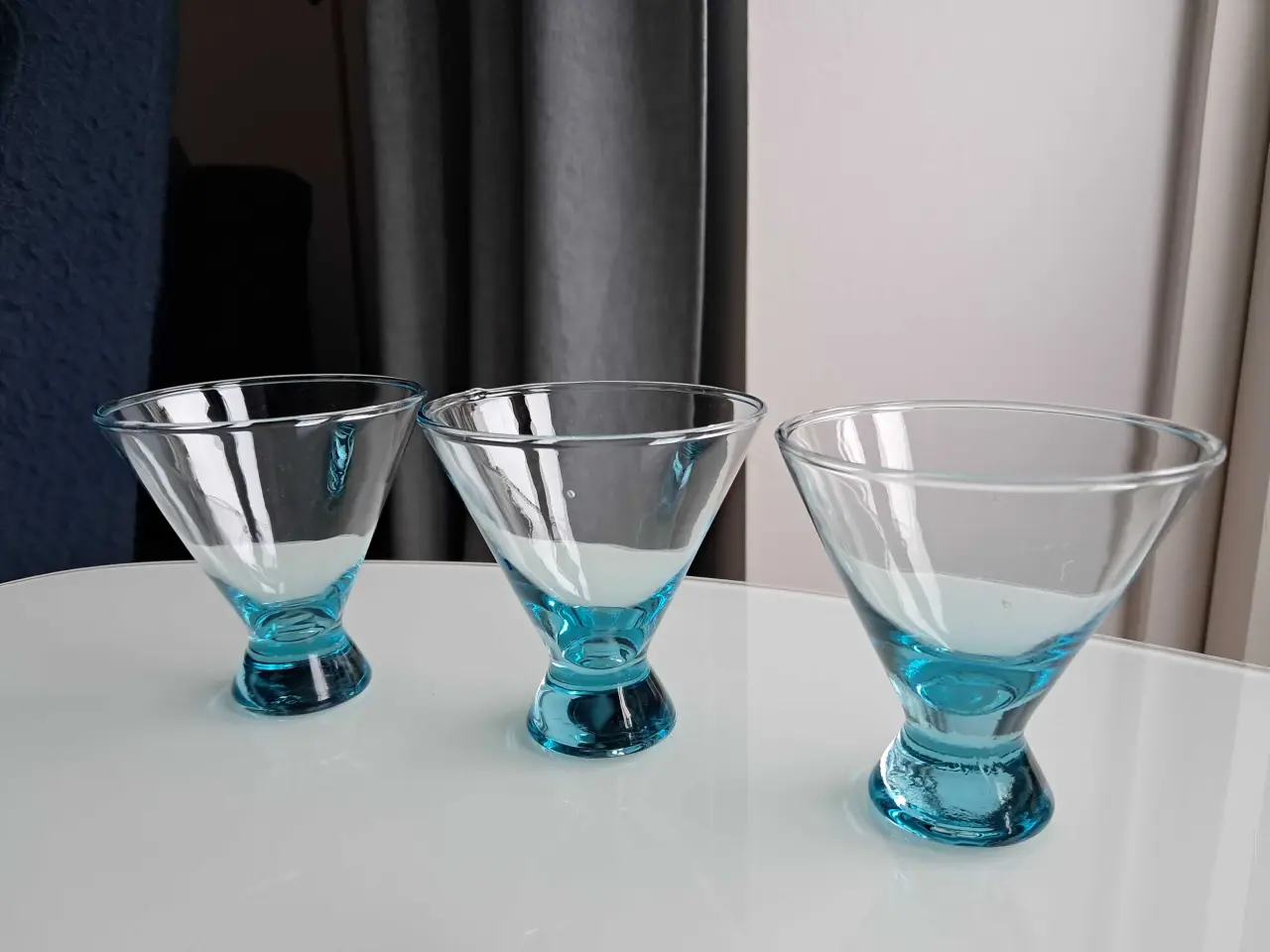 Billede 1 - Martini glas, lyseblå, 3 stk.