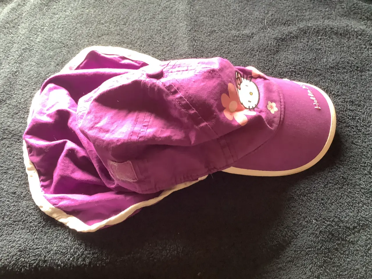 Billede 5 - Helt ny Hello Kitty solhat 0kr ved køb af andet