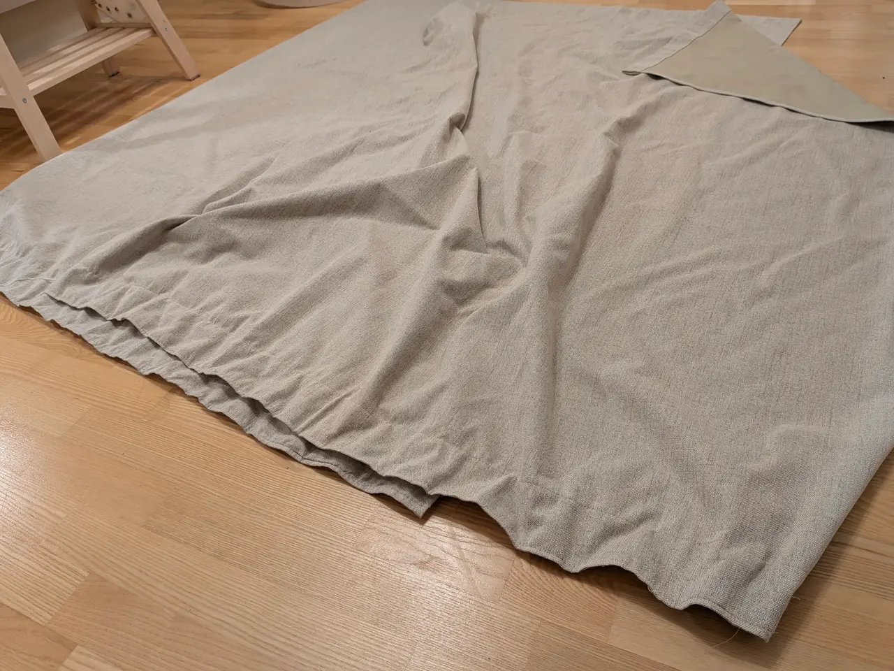 Billede 5 - 2 JYSK ALDRA mørklægningsgardiner, sand, 140 × 175